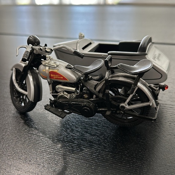 Harley-Davidson Rare Silver 1933 Motorcycle Sidecar Bank With Stand & Glass Base - Picture 6 of 13